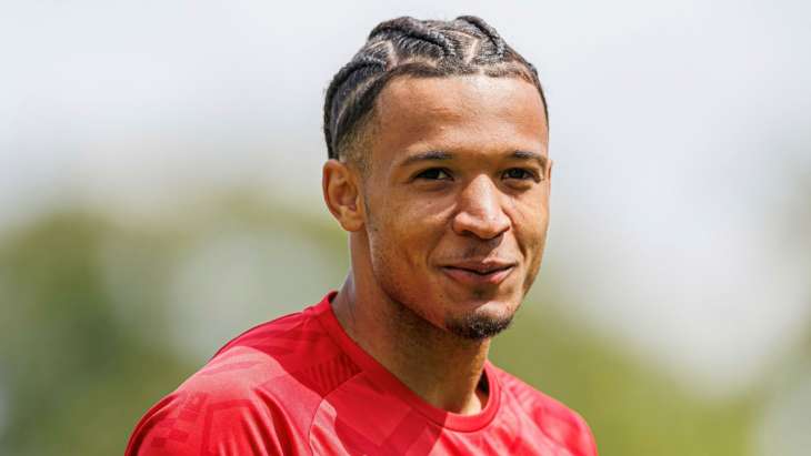 Tiago Santos avec le maillot d'entrainement du LOSC