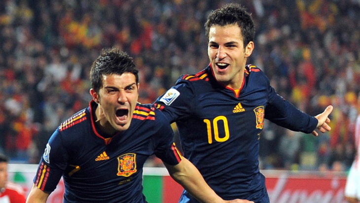 Casc fabregas et David Villa célèbrent un but avec l'Espagne en 2010