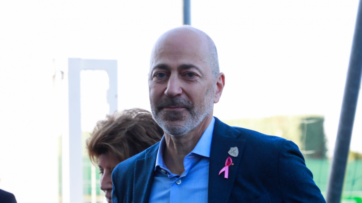 Yvan-Gazidis-président-de-l'ASSE-sourit