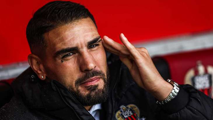 Andy Delort sur le banc de Nice
