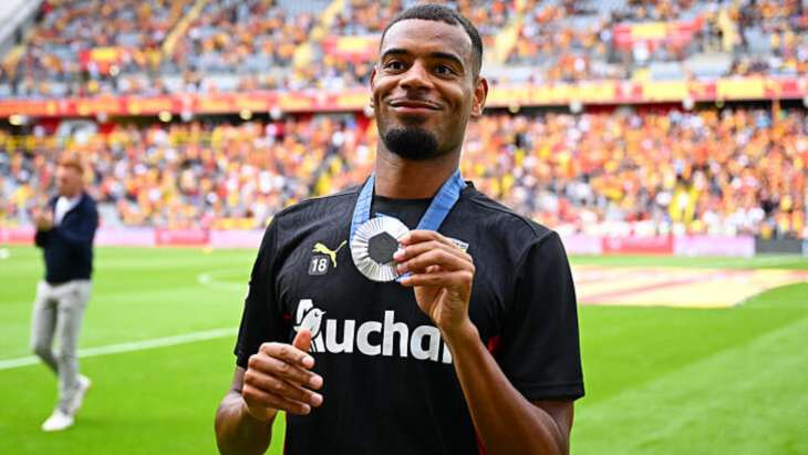 Andy Diouf tout sourire avec le Racing Club de Lens