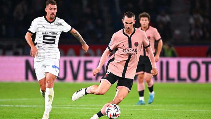 Baptiste Santamaria et Fabian Ruiz au duel lors de PSG -Rennes.