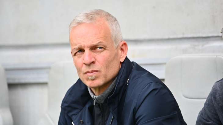 Bruno Irles, sur le banc du Matmut Atlantique (Bordeaux)