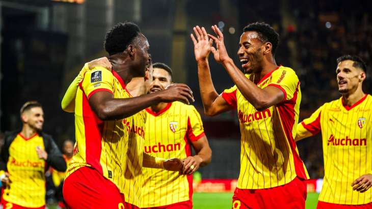 Les joueurs de Lens célèbrent à Bollaert