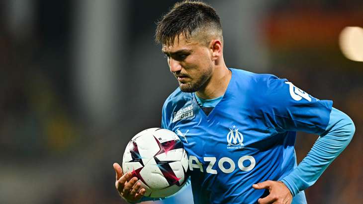cengiz under om bleu
