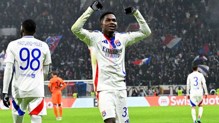 Ernest Nuamah, joueur de l'OL, lors de la réception de Besiktas en Ligue Europa.