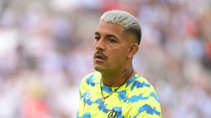 Facundo Medina à l'échauffement avec l'OM
