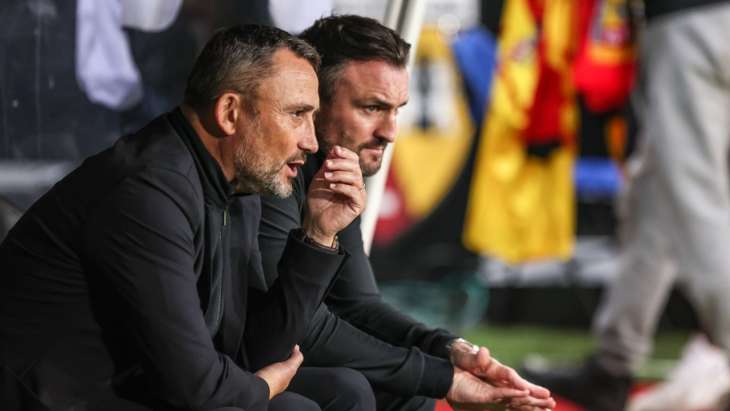 haise thil discutent sur le banc