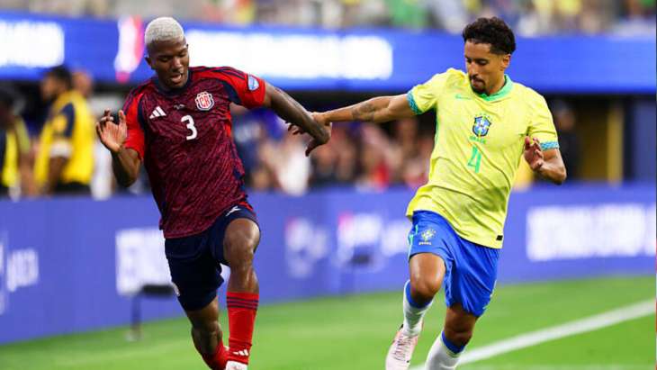 Jeyland Mitchell (à gauche) ici au duel avec Marquinhos