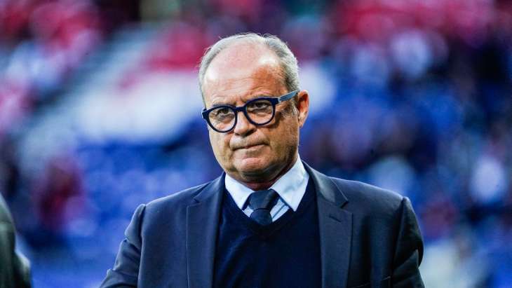Luis Campos, le visage fermé (PSG)