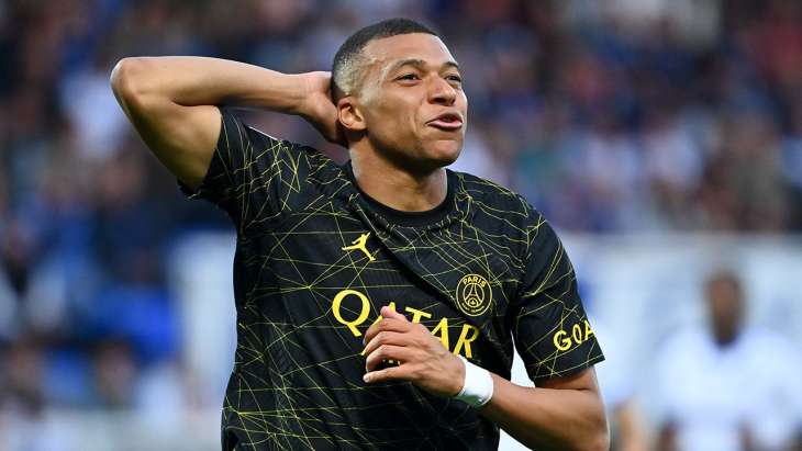 mbappe psg grimace sourire