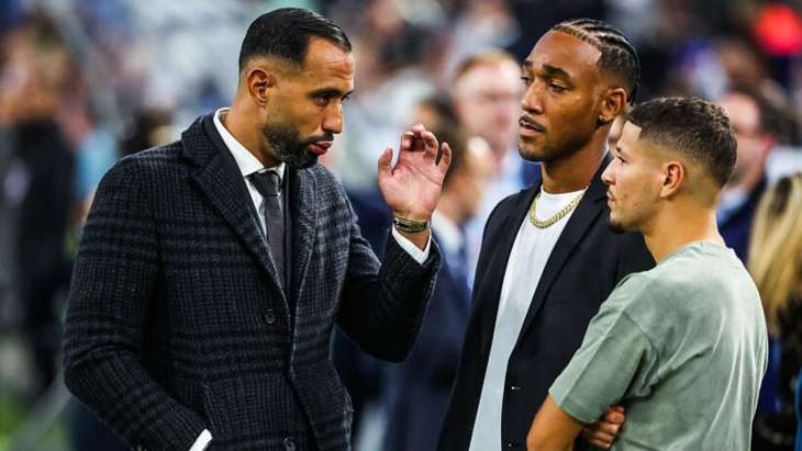 Mehdi Benatia (OM), ici en discussion avec Amine Harit et Derek Cornelius