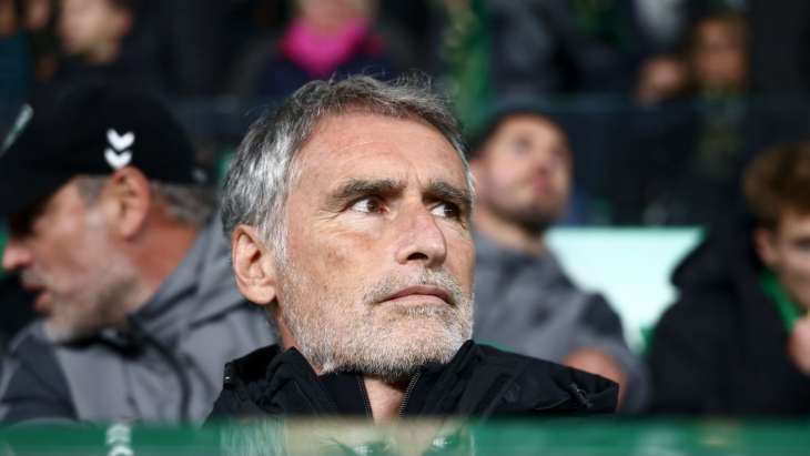 Olivier Dall'Oglio guette ses joueurs depuis le banc