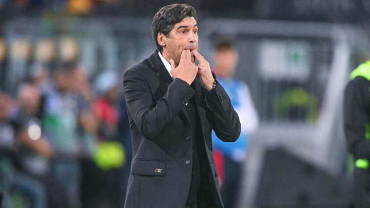 Paulo Fonseca, l futur coach de l'OL, en train de donner des consignes.