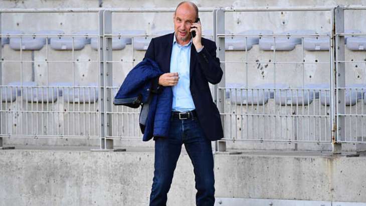 Pierre Dréossi, le directeur général du RC Lens, ici au téléphone.