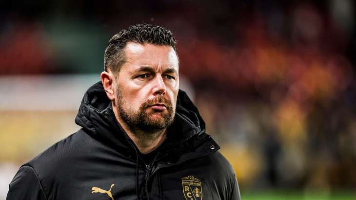 Pierre SAGE, entraîneur principal de Lens avant le match de Ligue 1 McDonald's entre Metz et Lens