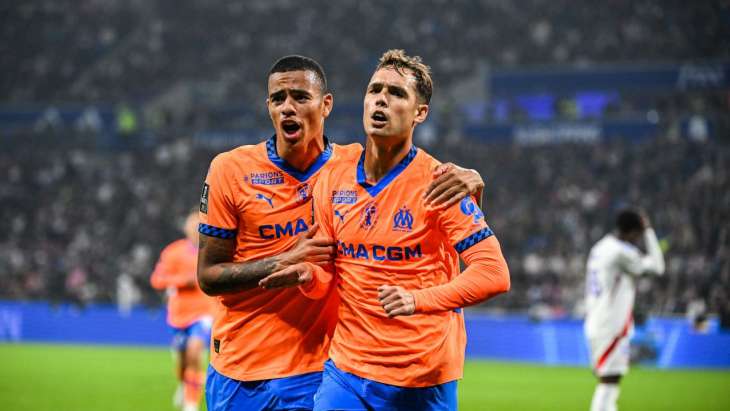 Lirola et Greenwood lors de OL-OM