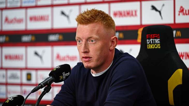 Will Still devant les médias en conférence de presse