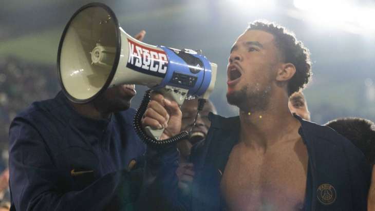 zaire emery psg megaphone